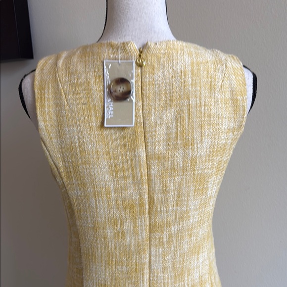 Elegant Yellow Sleeveless Dress - Picture 6 of 8
